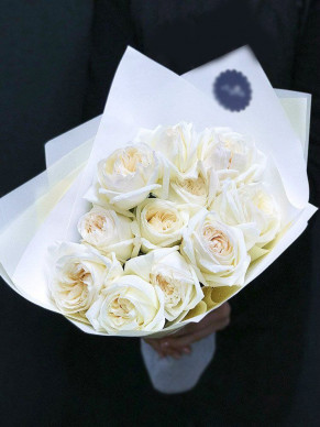 Букет из 11 роз White Ohara