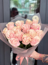 15 нежно-розовых роз