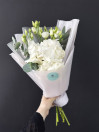 Букет из гортензии и эустомы