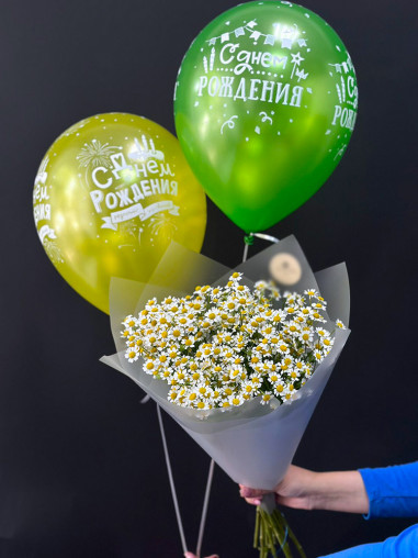 Букет из 15 ромашек с шариками