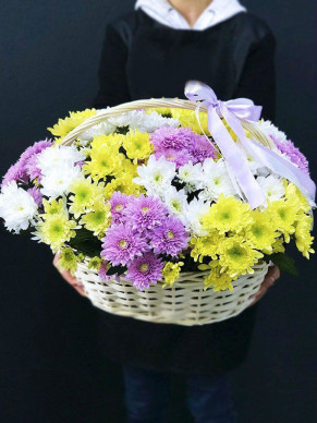 Корзина с хризантемами