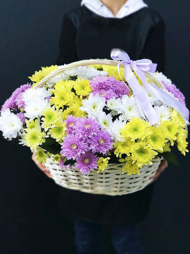 Корзина с хризантемами